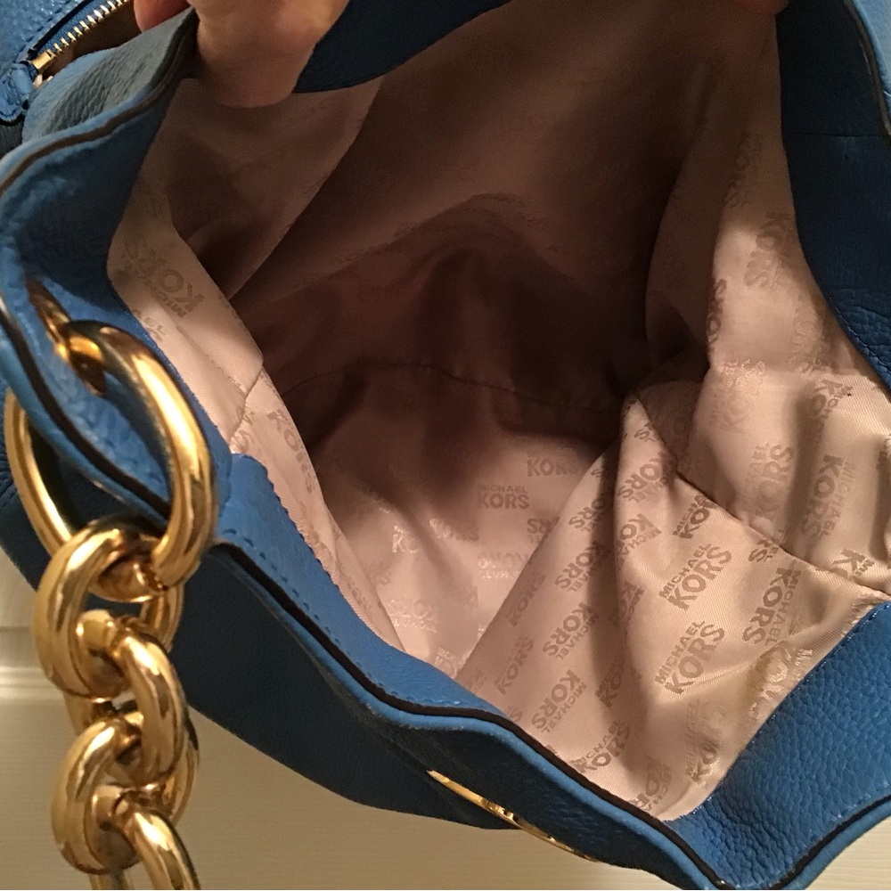 2 PCs Michael Kors Blue Leather Shoulder Bag/Matching Wallet - Picture 6 of 11